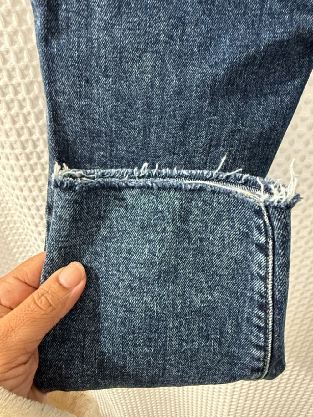Old Navy Women’s High-Waisted O.G. Straight Ripped Cut-Off Jean Size 2 - Picture 5 of 7